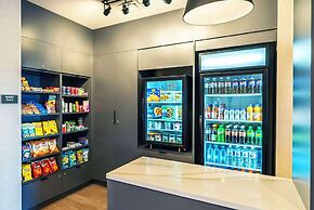 Comfort Suites Kelowna