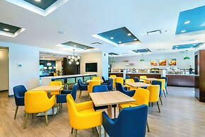 Comfort Suites Kelowna