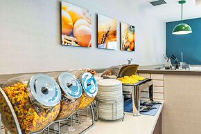 Comfort Suites Kelowna