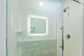 Comfort Suites Kelowna