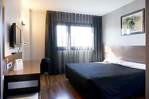 Hotel Tach Madrid Airport