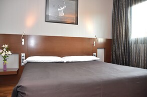 Hotel Tach Madrid Airport