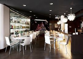 Hotel Tach Madrid Airport