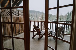 Glacier House Resort