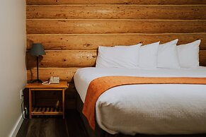 Glacier House Resort