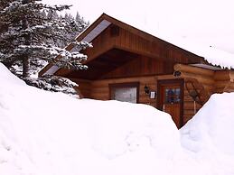Glacier House Resort