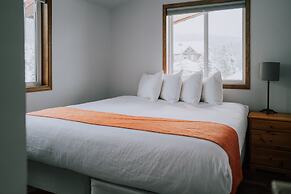 Glacier House Resort