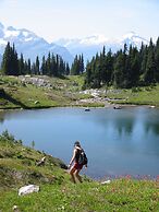 Glacier House Resort