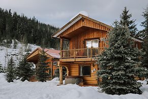 Glacier House Resort