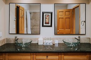 Glacier House Resort