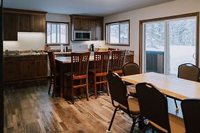 Glacier House Resort