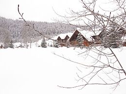 Glacier House Resort