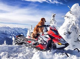 Glacier House Resort