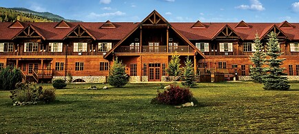 Glacier House Resort