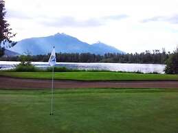 Glacier House Resort