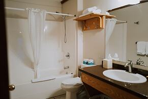 Glacier House Resort