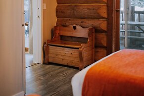 Glacier House Resort