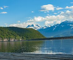 Glacier House Resort