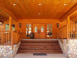 Glacier House Resort