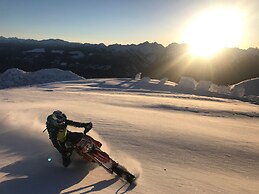 Glacier House Resort