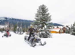 Glacier House Resort