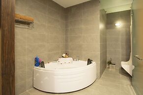 Muong Thanh Luxury Song Han Hotel