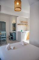 Ikaros Studios & Apartments