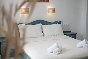 Ikaros Studios & Apartments