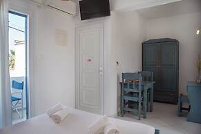 Ikaros Studios & Apartments