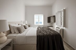 Aqua Luxury Suites
