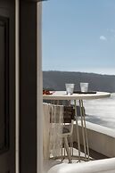 Aqua Luxury Suites