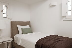 Aqua Luxury Suites