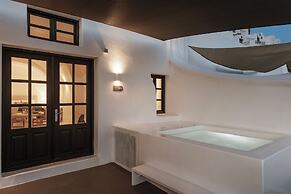 Aqua Luxury Suites
