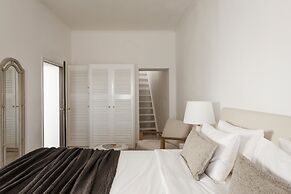 Aqua Luxury Suites