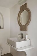Aqua Luxury Suites