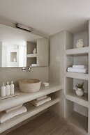 Aqua Luxury Suites
