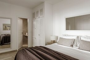 Aqua Luxury Suites