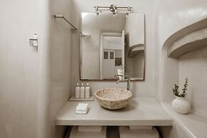 Aqua Luxury Suites