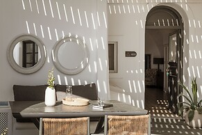 Aqua Luxury Suites