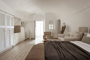 Aqua Luxury Suites