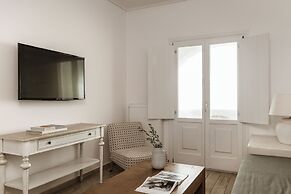 Aqua Luxury Suites