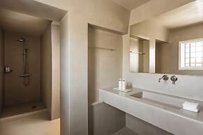 Aqua Luxury Suites