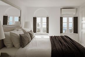 Aqua Luxury Suites
