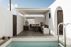 Aqua Luxury Suites