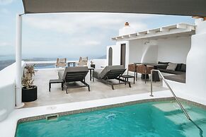 Aqua Luxury Suites