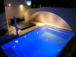 Alizea Villas & Suites