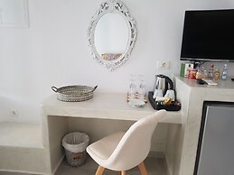 Adamant Suites