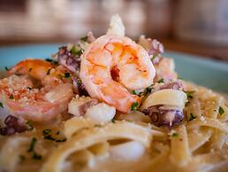 Hotel Marina Resort & Beach Club