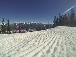 Fernie Slopeside Lodge