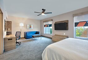 Holiday Inn Express & Suites North Dallas at Preston by IHG